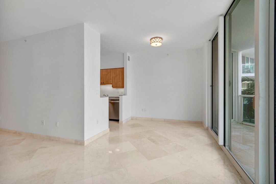 Active With Contract: $7,000 (2 beds, 2 baths, 2005 Square Feet)