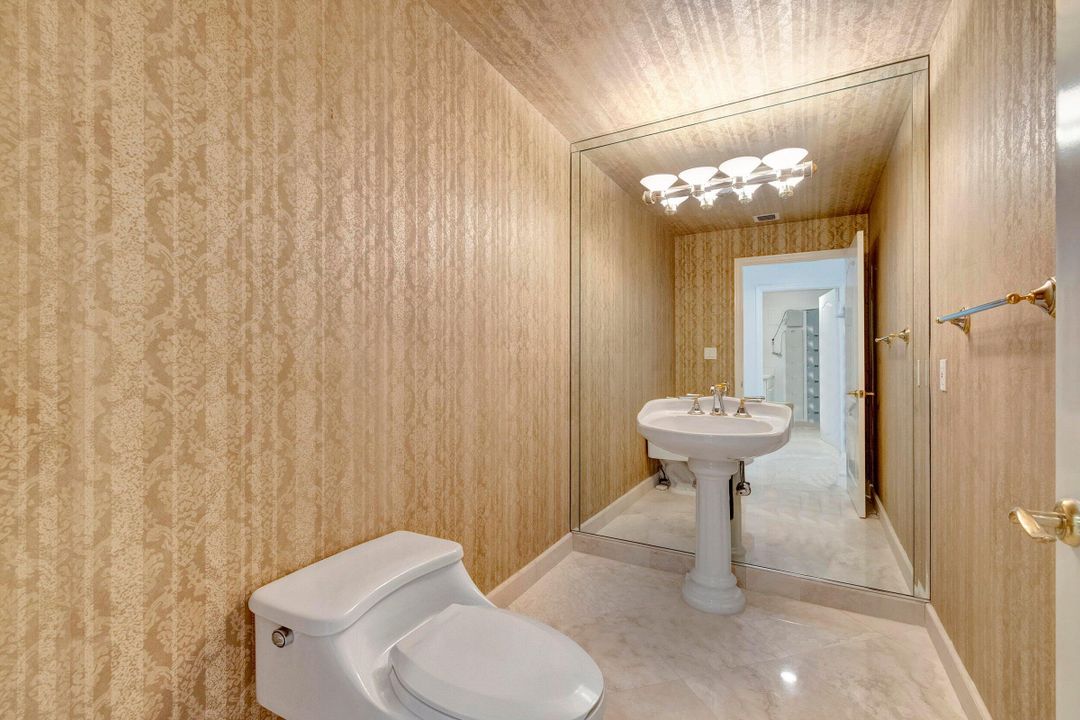 Active With Contract: $7,000 (2 beds, 2 baths, 2005 Square Feet)