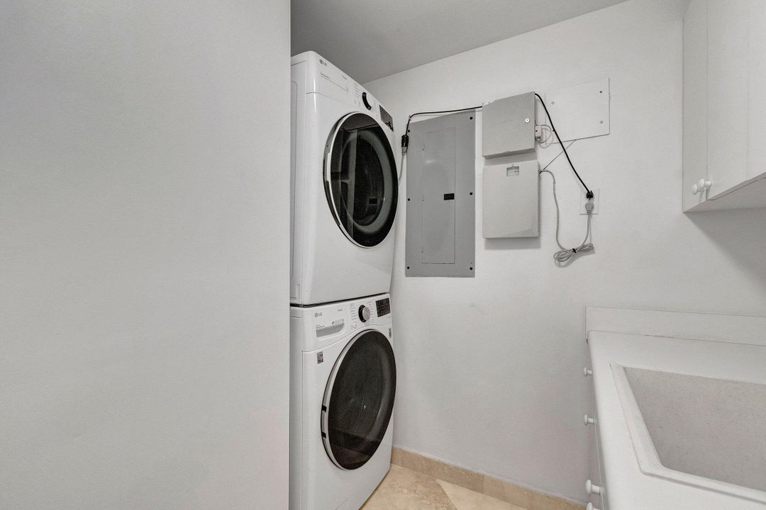 Active With Contract: $7,000 (2 beds, 2 baths, 2005 Square Feet)