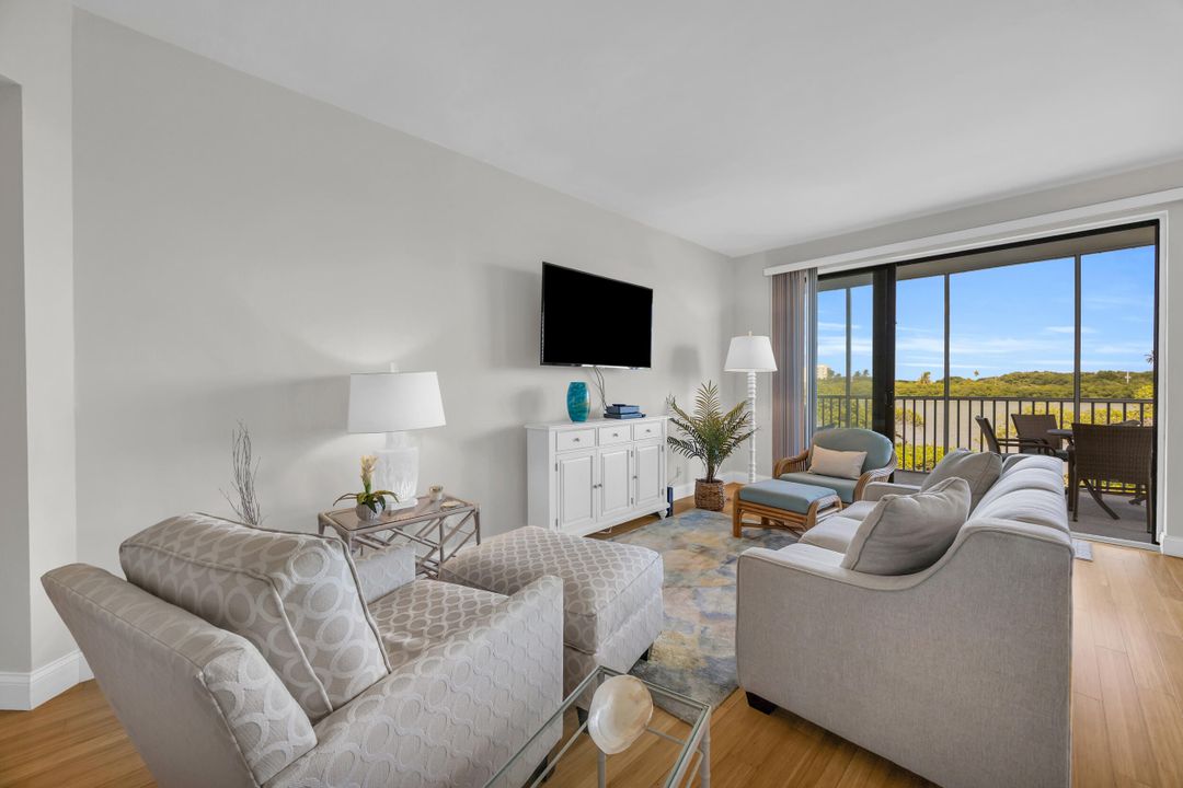 Под контрактом: $695,000 (2 спален, 2 ванн, 1463 Квадратных фут)