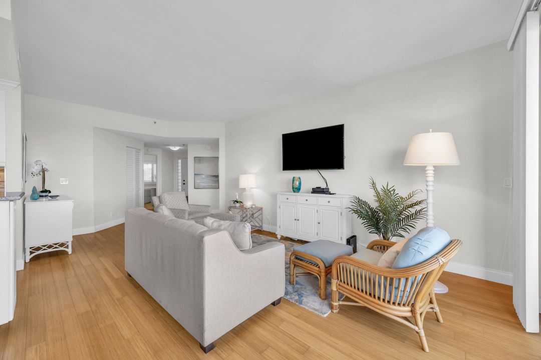 Под контрактом: $695,000 (2 спален, 2 ванн, 1463 Квадратных фут)