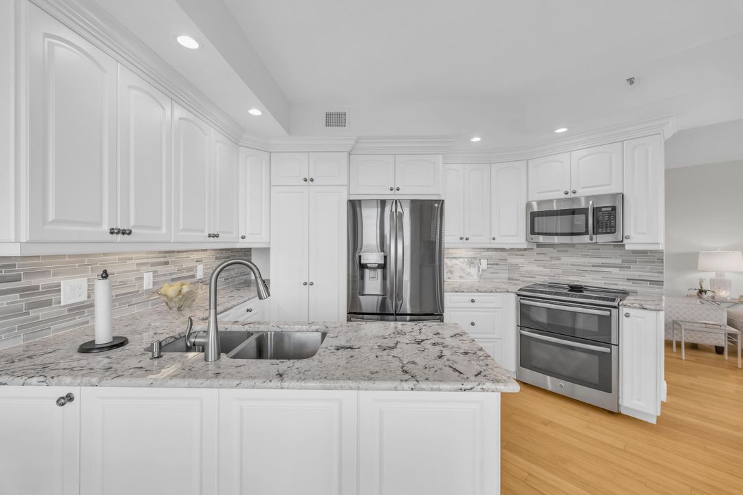 Под контрактом: $695,000 (2 спален, 2 ванн, 1463 Квадратных фут)