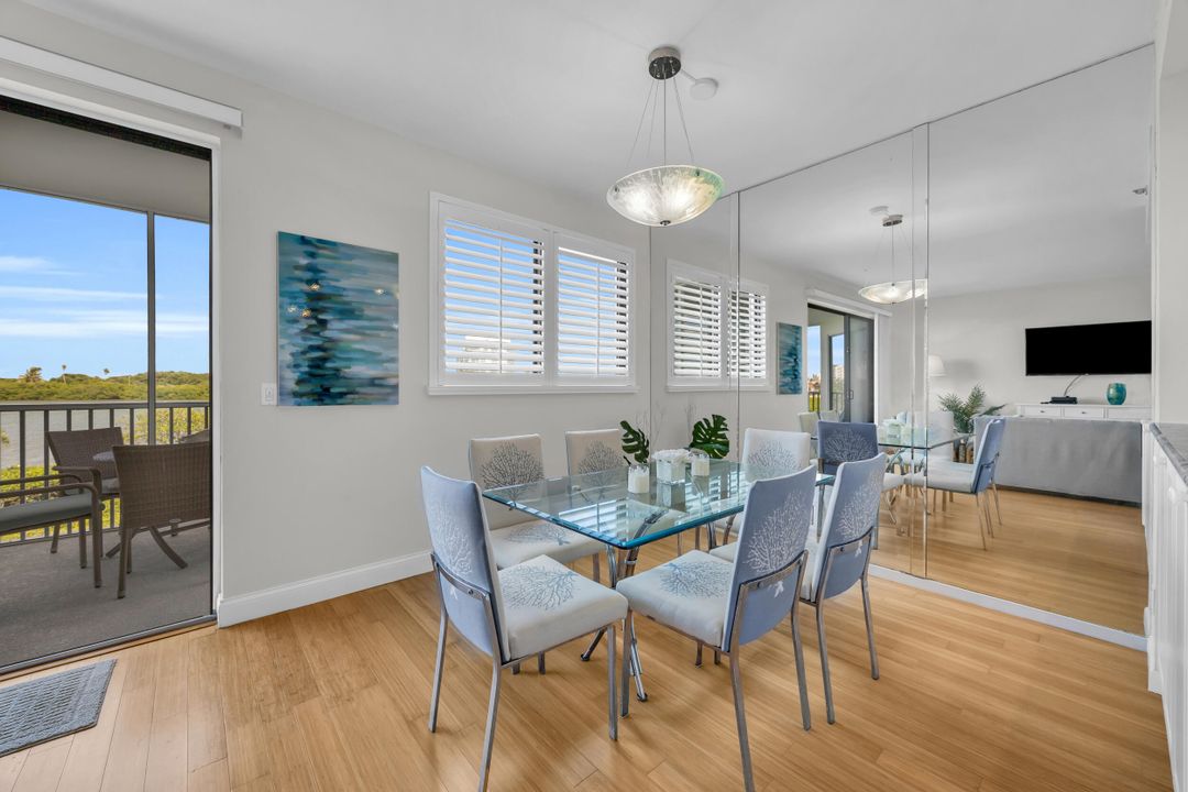 Под контрактом: $695,000 (2 спален, 2 ванн, 1463 Квадратных фут)