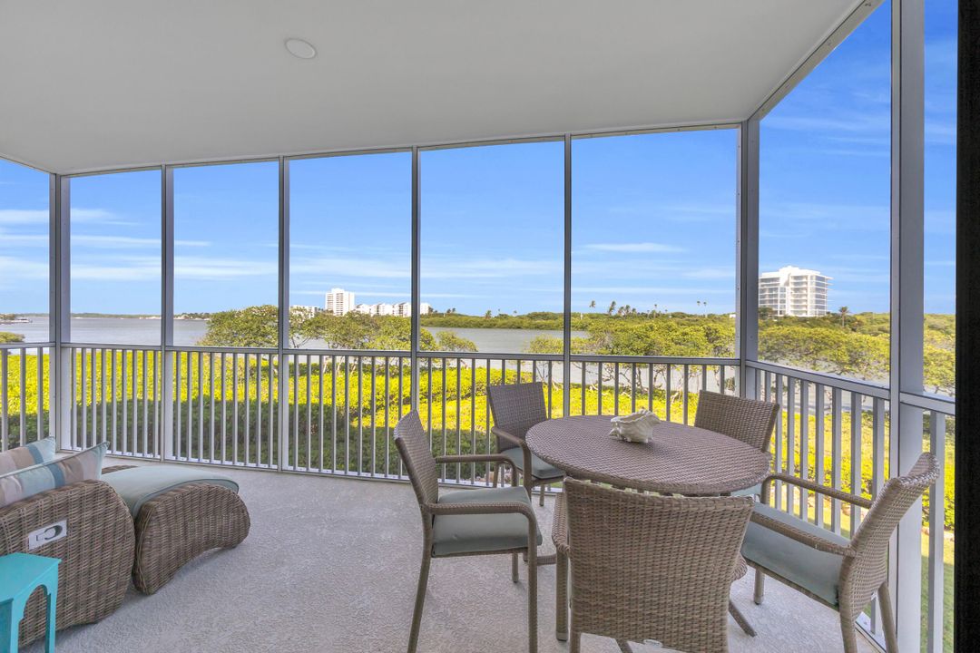 Под контрактом: $695,000 (2 спален, 2 ванн, 1463 Квадратных фут)