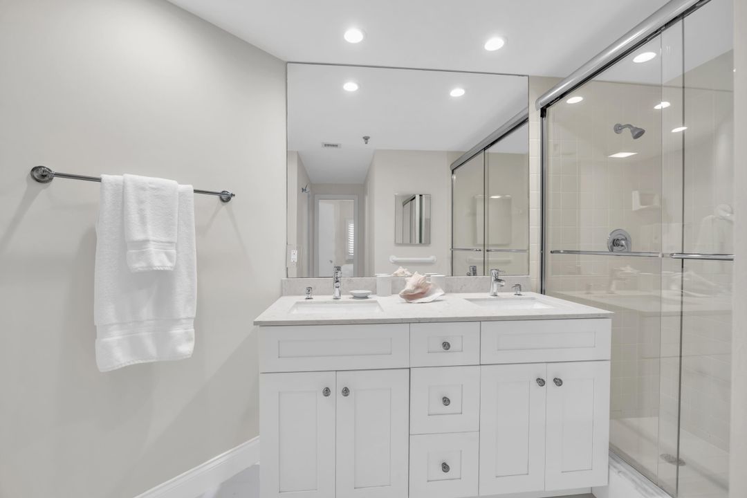 Под контрактом: $695,000 (2 спален, 2 ванн, 1463 Квадратных фут)