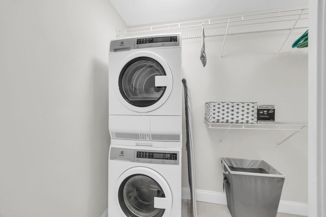 Под контрактом: $695,000 (2 спален, 2 ванн, 1463 Квадратных фут)