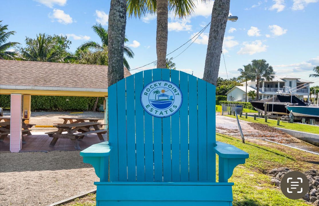 Activo con contrato: $558,000 (4 camas, 3 baños, 1669 Pies cuadrados)