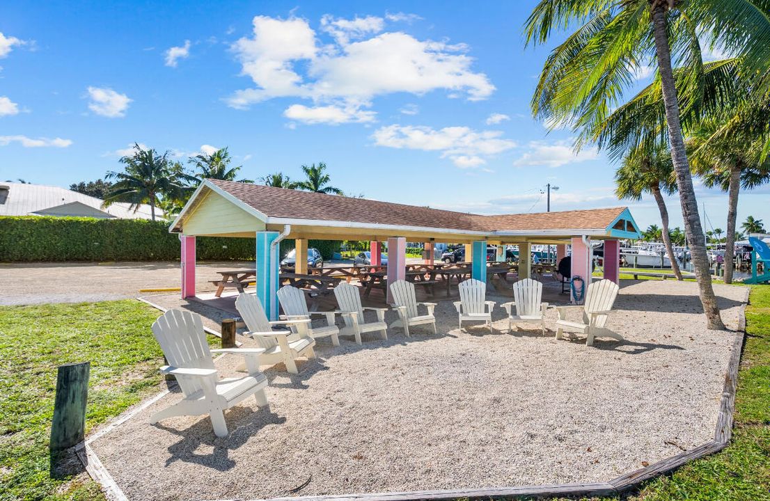 Activo con contrato: $558,000 (4 camas, 3 baños, 1669 Pies cuadrados)