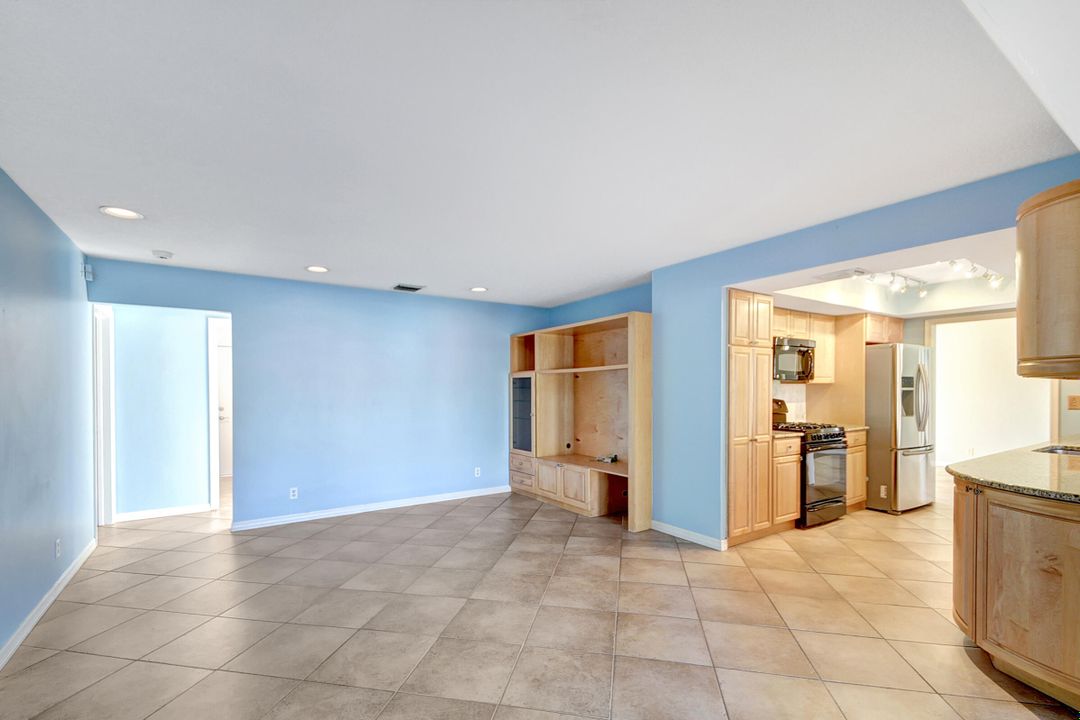 出租: $4,750 (4 贝兹, 2 浴室, 2369 平方英尺)