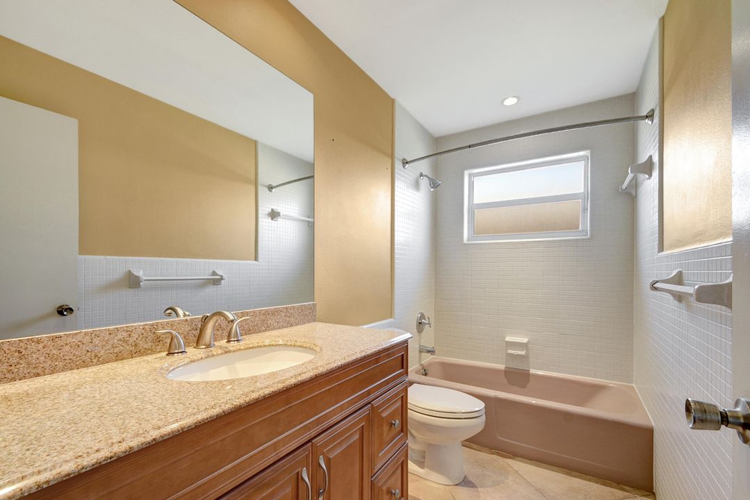 出租: $4,750 (4 贝兹, 2 浴室, 2369 平方英尺)