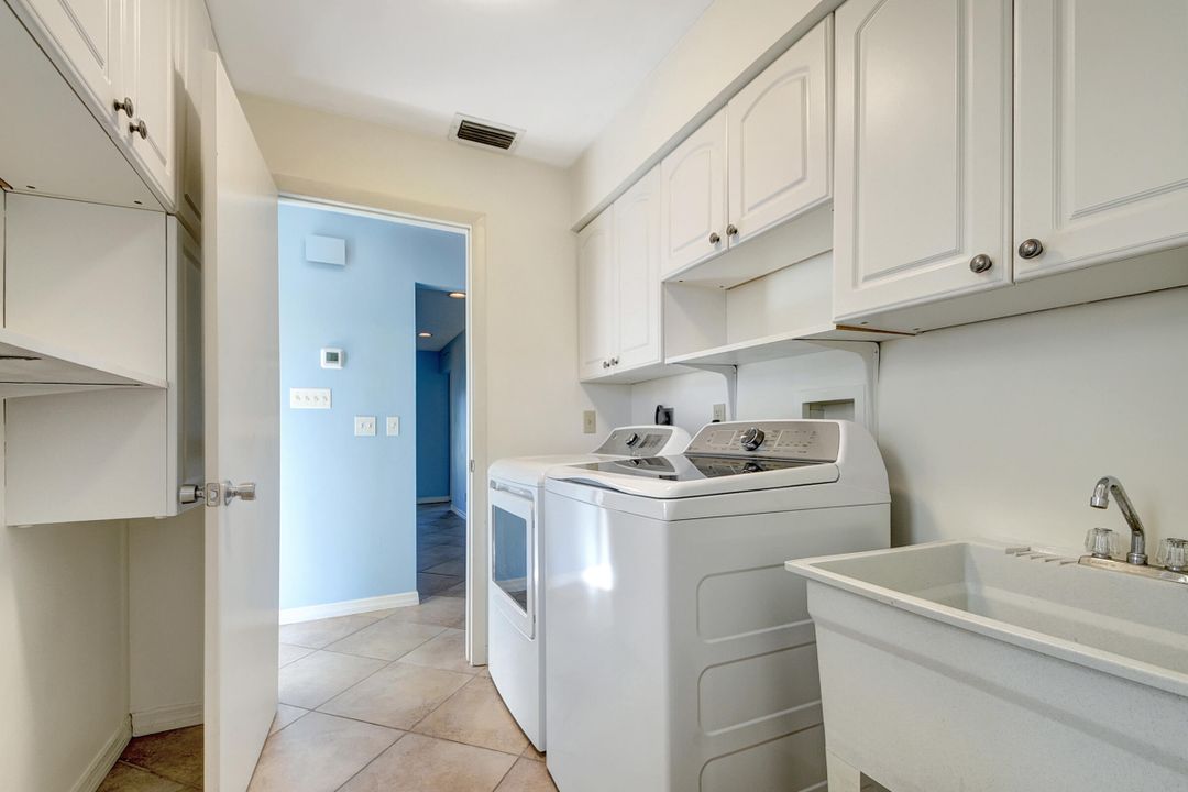 出租: $4,750 (4 贝兹, 2 浴室, 2369 平方英尺)