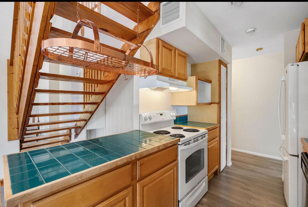 Activo con contrato: $558,000 (4 camas, 3 baños, 1669 Pies cuadrados)