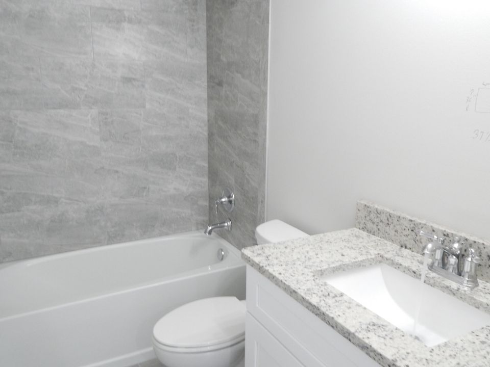 На продажу: $329,900 (2 спален, 2 ванн, 1148 Квадратных фут)