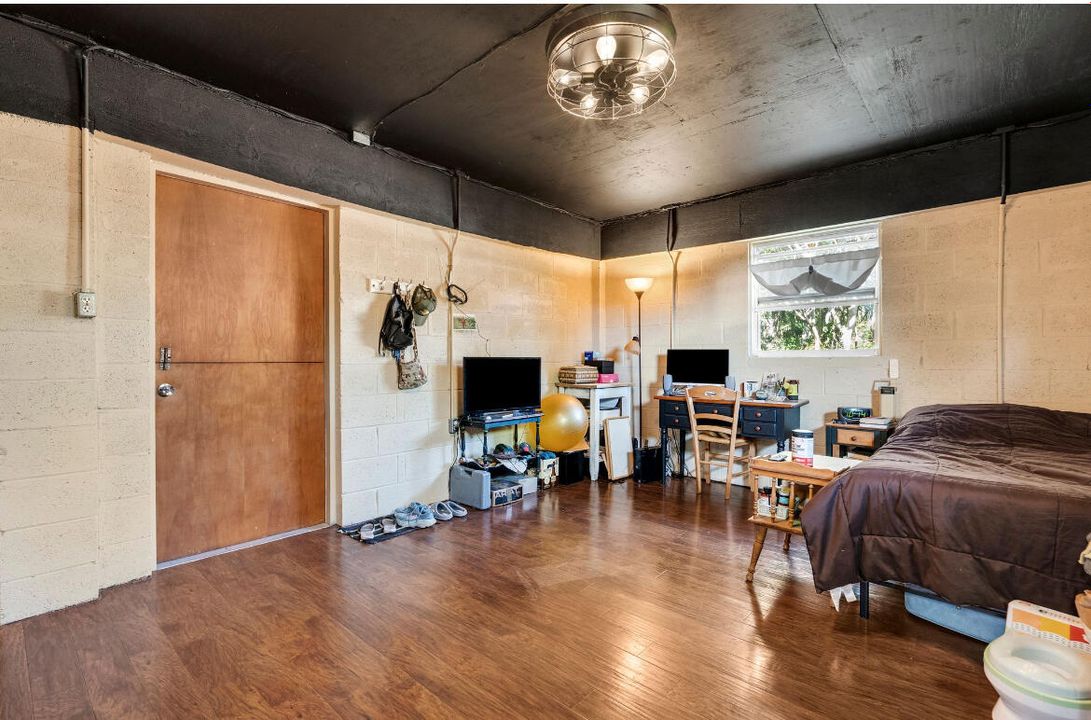 Activo con contrato: $558,000 (4 camas, 3 baños, 1669 Pies cuadrados)