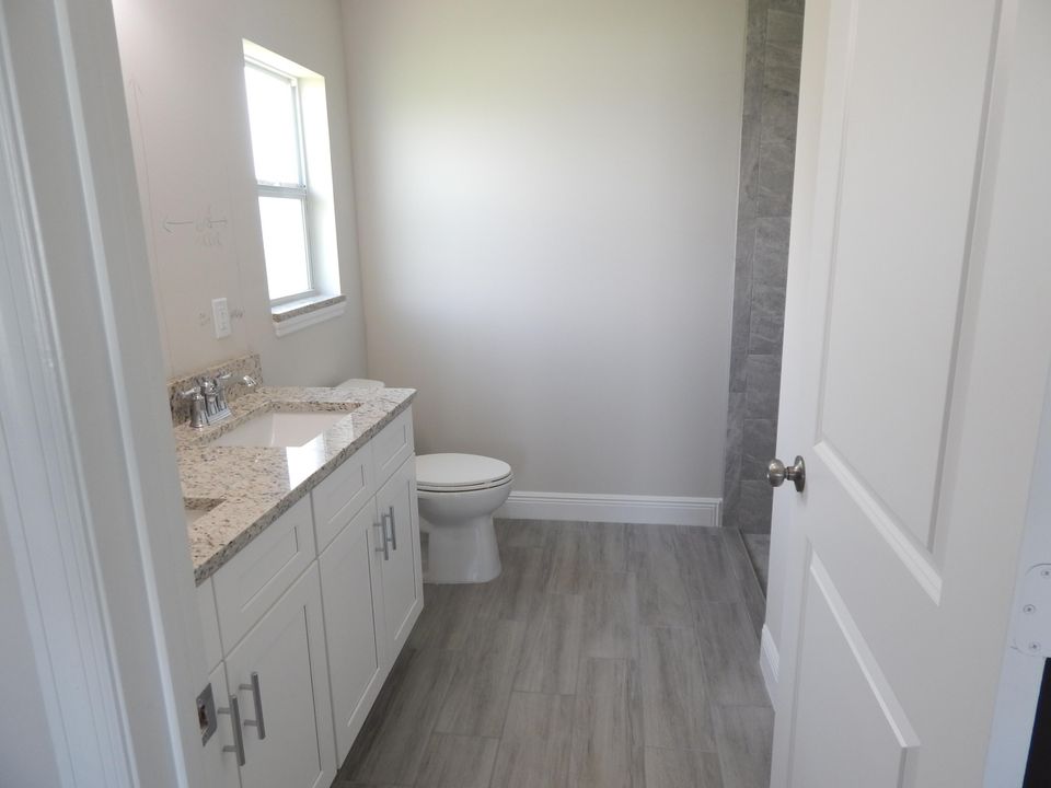 На продажу: $329,900 (2 спален, 2 ванн, 1148 Квадратных фут)