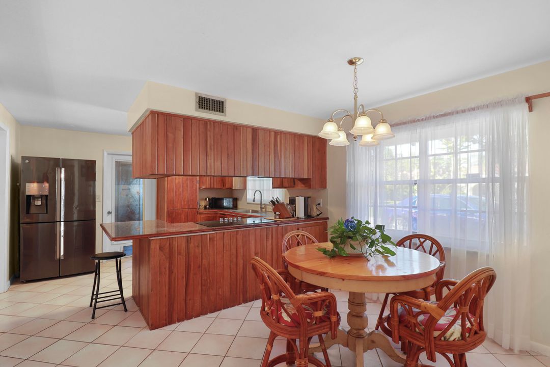 For Sale: $559,000 (4 beds, 3 baths, 2286 Square Feet)