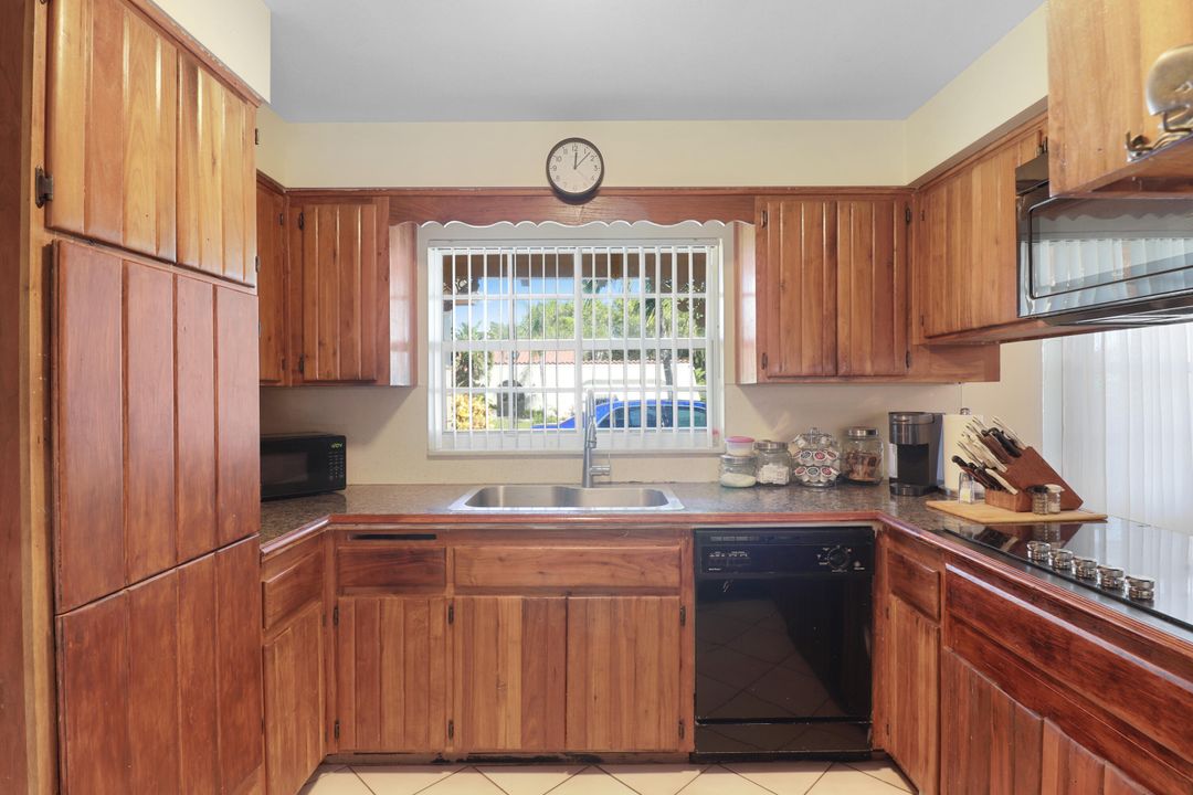 For Sale: $559,000 (4 beds, 3 baths, 2286 Square Feet)