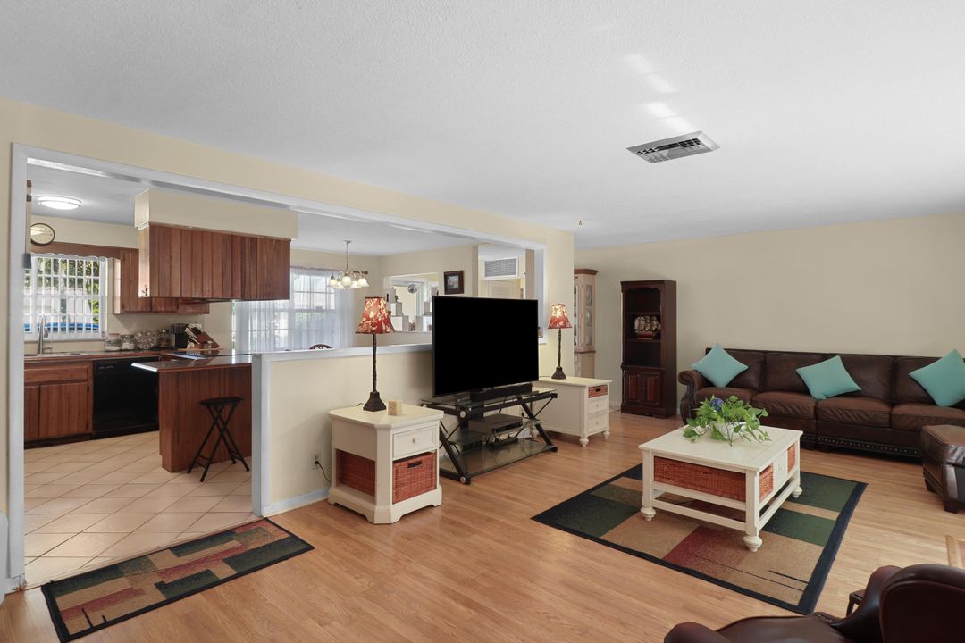 For Sale: $559,000 (4 beds, 3 baths, 2286 Square Feet)