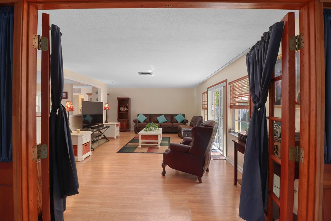 For Sale: $559,000 (4 beds, 3 baths, 2286 Square Feet)