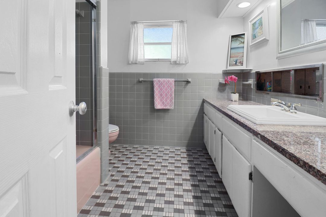 For Sale: $559,000 (4 beds, 3 baths, 2286 Square Feet)