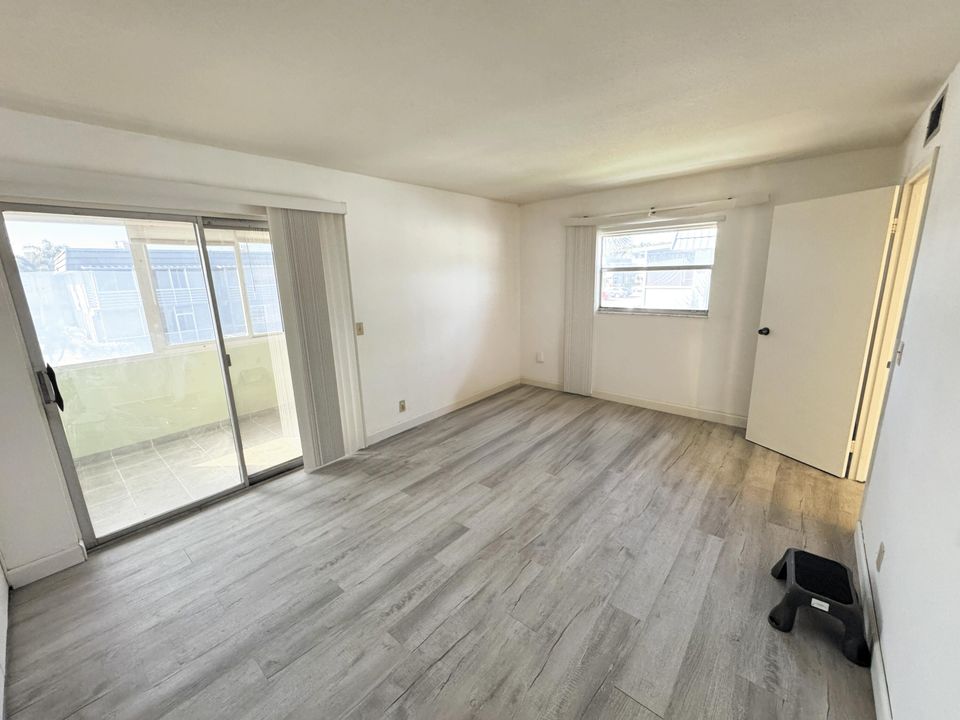 For Rent: $1,375 (1 beds, 1 baths, 720 Square Feet)