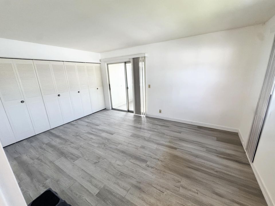 For Rent: $1,375 (1 beds, 1 baths, 720 Square Feet)