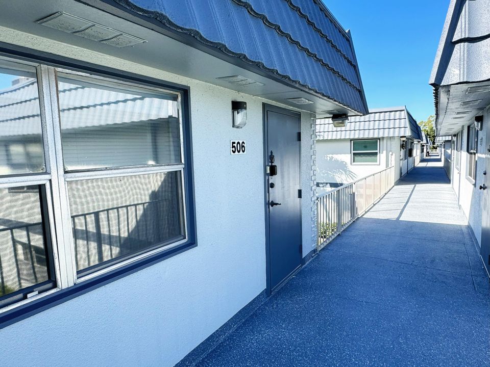 For Rent: $1,375 (1 beds, 1 baths, 720 Square Feet)