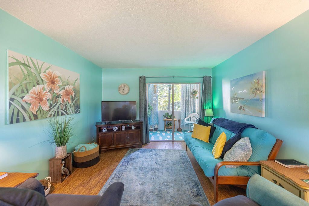 На продажу: $70,000 (1 спален, 1 ванн, 702 Квадратных фут)