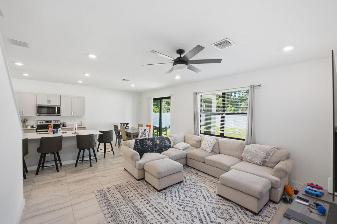 For Sale: $659,999 (5 beds, 3 baths, 2593 Square Feet)