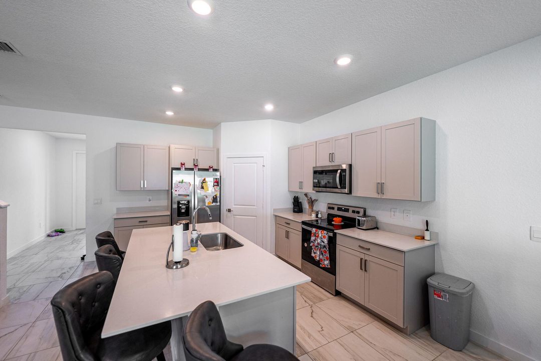 For Sale: $659,999 (5 beds, 3 baths, 2593 Square Feet)