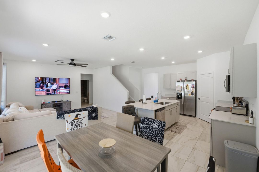 For Sale: $659,999 (5 beds, 3 baths, 2593 Square Feet)