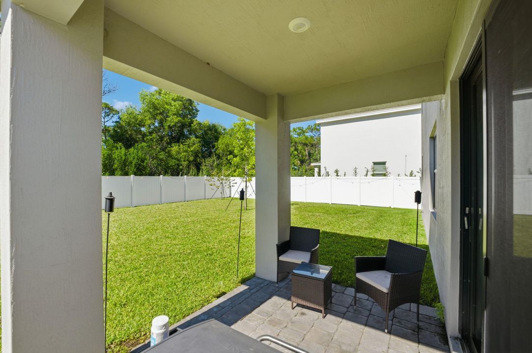 For Sale: $659,999 (5 beds, 3 baths, 2593 Square Feet)