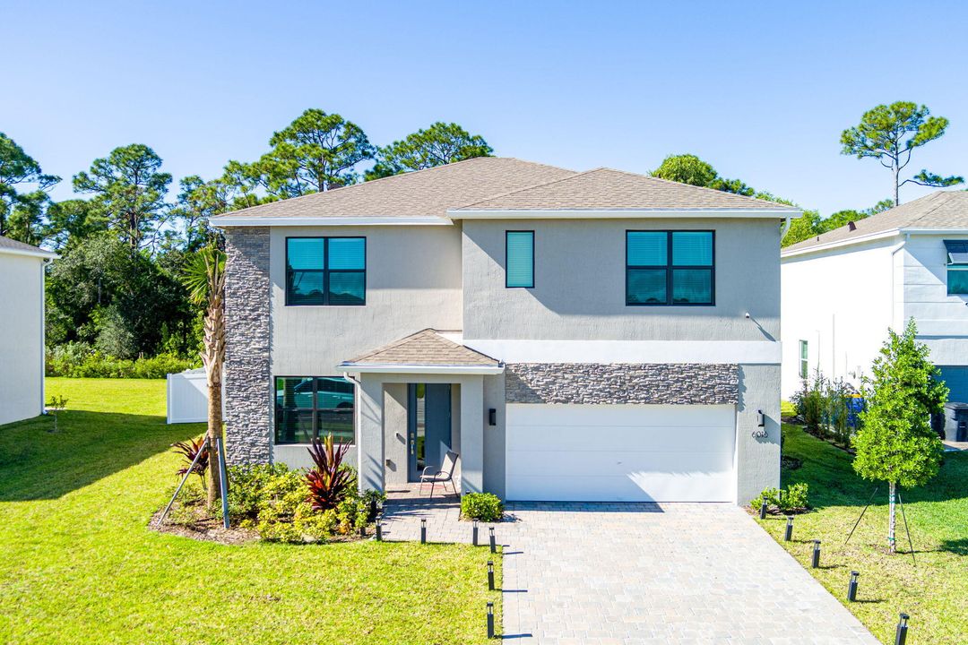 For Sale: $659,999 (5 beds, 3 baths, 2593 Square Feet)