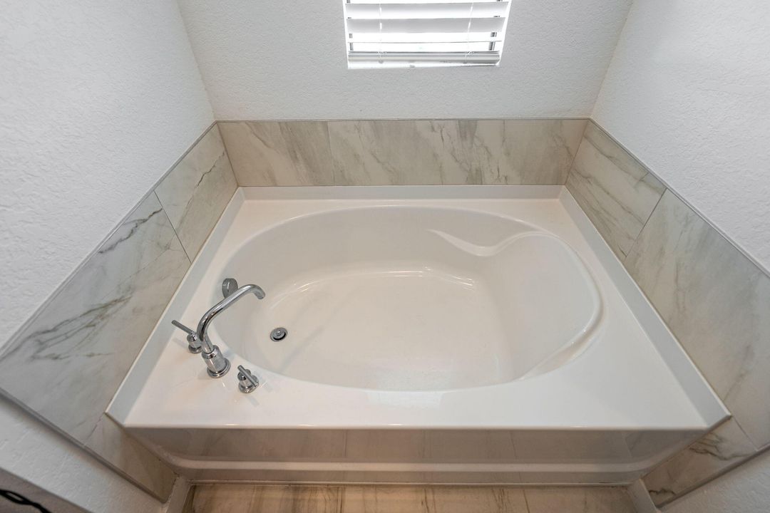 For Sale: $659,999 (5 beds, 3 baths, 2593 Square Feet)