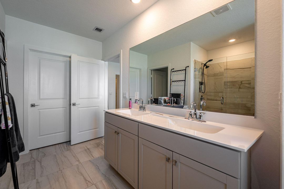 For Sale: $659,999 (5 beds, 3 baths, 2593 Square Feet)