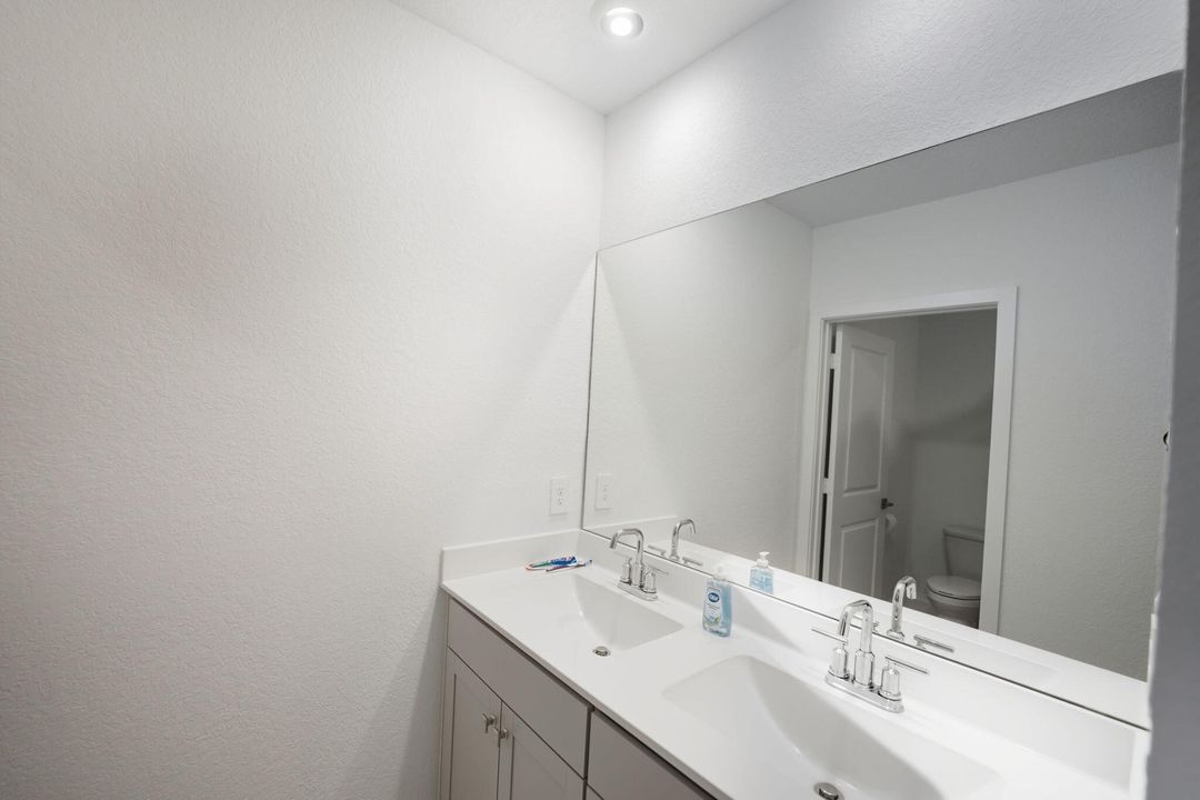 For Sale: $659,999 (5 beds, 3 baths, 2593 Square Feet)