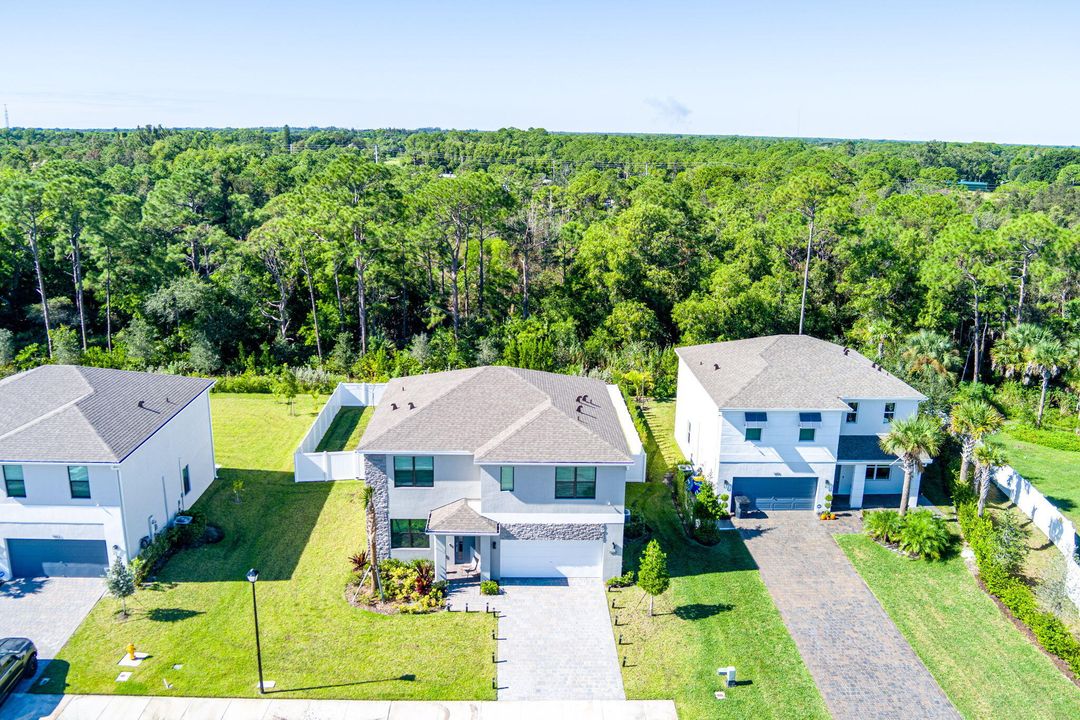 For Sale: $659,999 (5 beds, 3 baths, 2593 Square Feet)