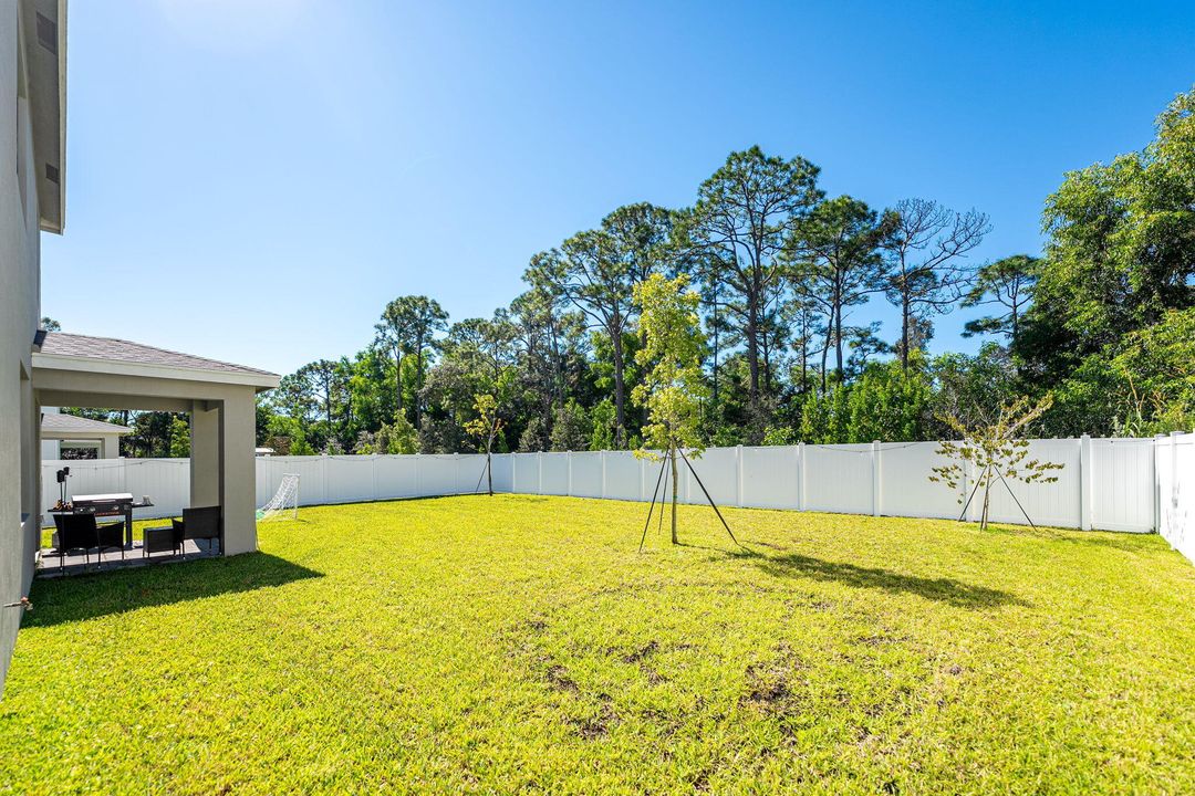 For Sale: $659,999 (5 beds, 3 baths, 2593 Square Feet)