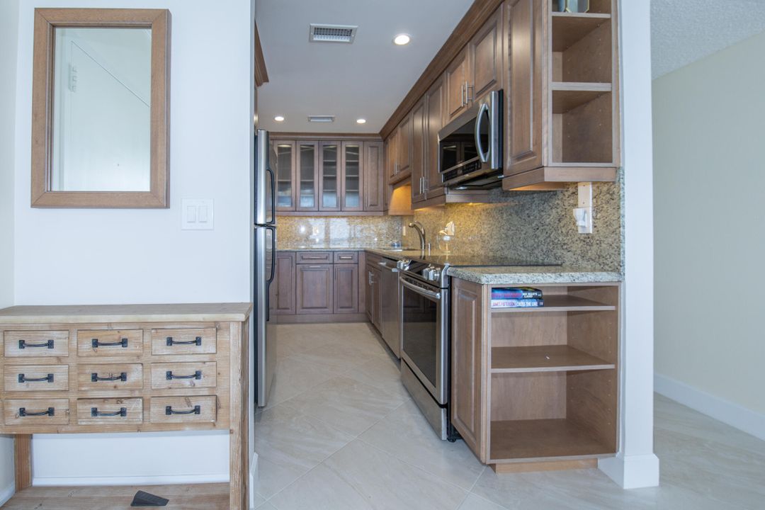 For Sale: $850,000 (2 beds, 2 baths, 1176 Square Feet)