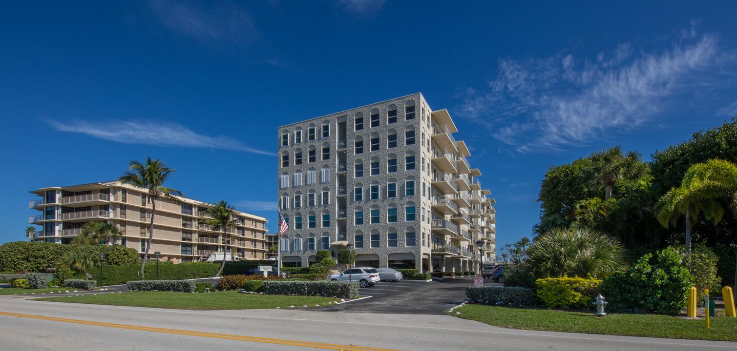 For Sale: $850,000 (2 beds, 2 baths, 1176 Square Feet)