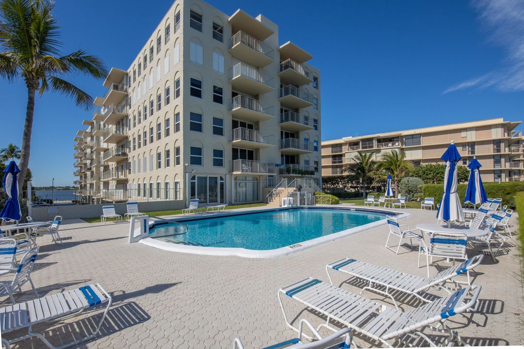 For Sale: $850,000 (2 beds, 2 baths, 1176 Square Feet)