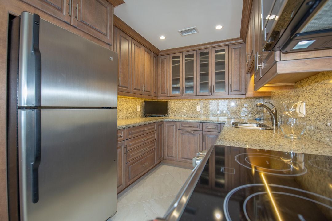 For Sale: $850,000 (2 beds, 2 baths, 1176 Square Feet)