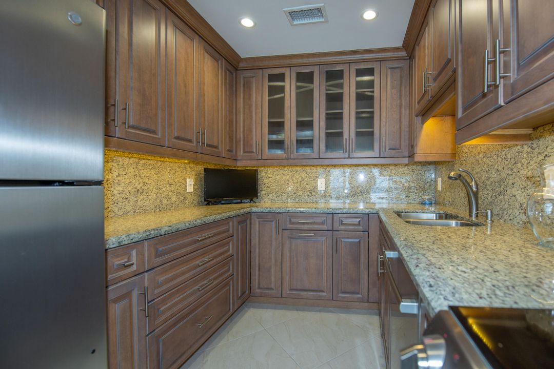 For Sale: $850,000 (2 beds, 2 baths, 1176 Square Feet)