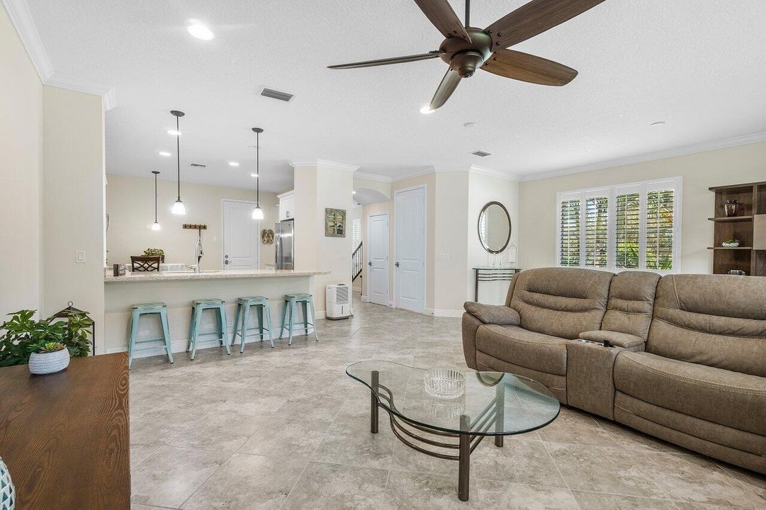 For Rent: $3,800 (3 beds, 2 baths, 2335 Square Feet)