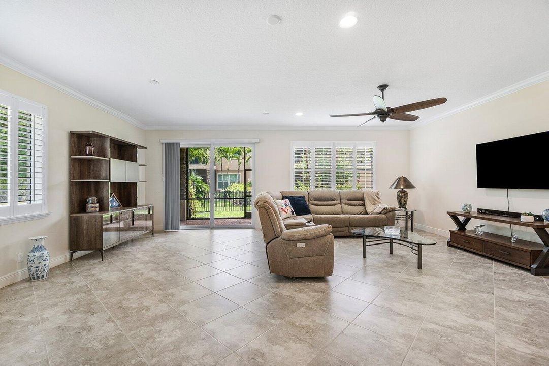 For Rent: $3,800 (3 beds, 2 baths, 2335 Square Feet)