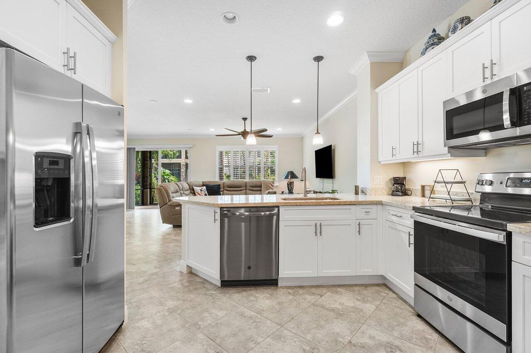 For Rent: $3,800 (3 beds, 2 baths, 2335 Square Feet)