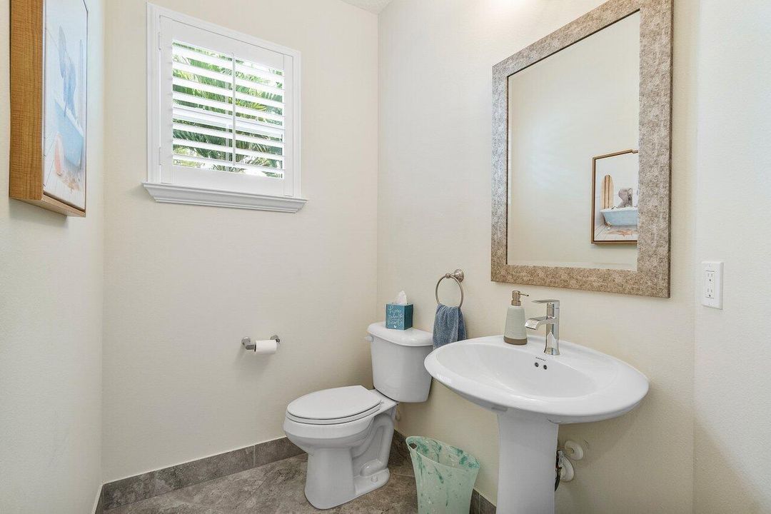 For Rent: $3,800 (3 beds, 2 baths, 2335 Square Feet)