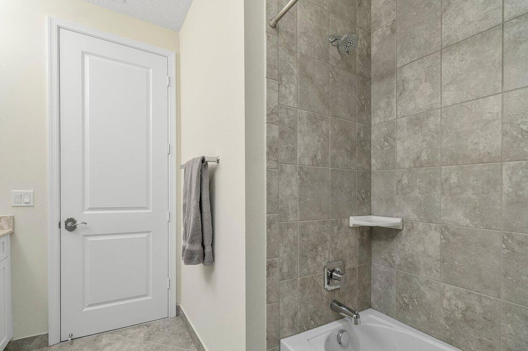 For Rent: $3,800 (3 beds, 2 baths, 2335 Square Feet)