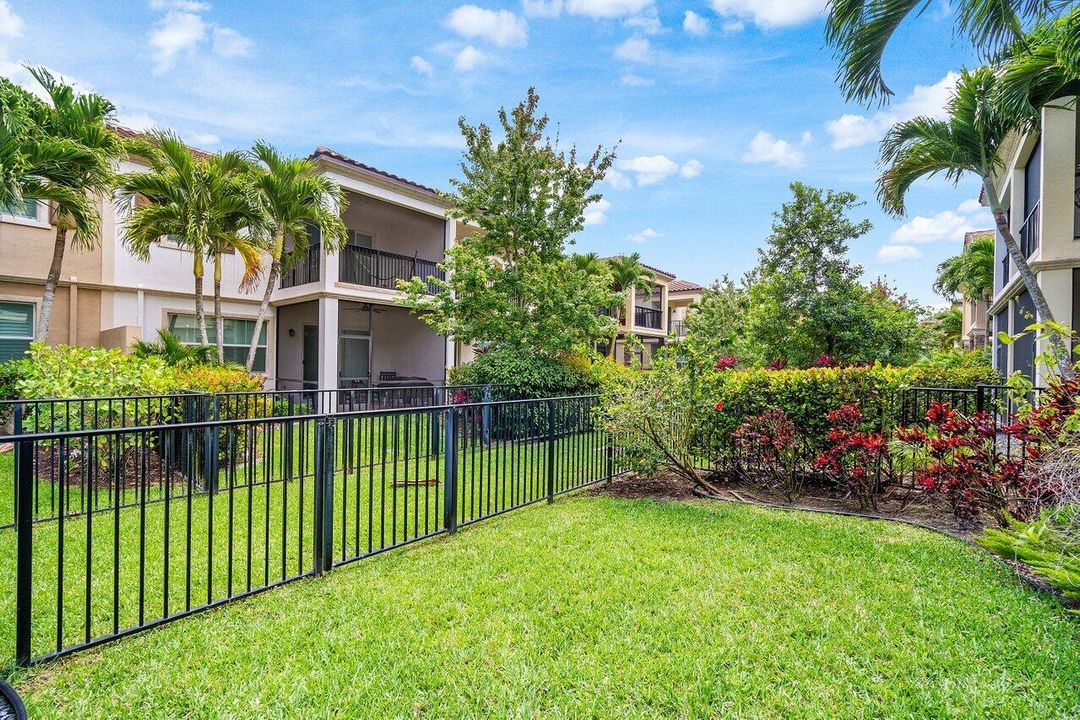 For Rent: $3,800 (3 beds, 2 baths, 2335 Square Feet)