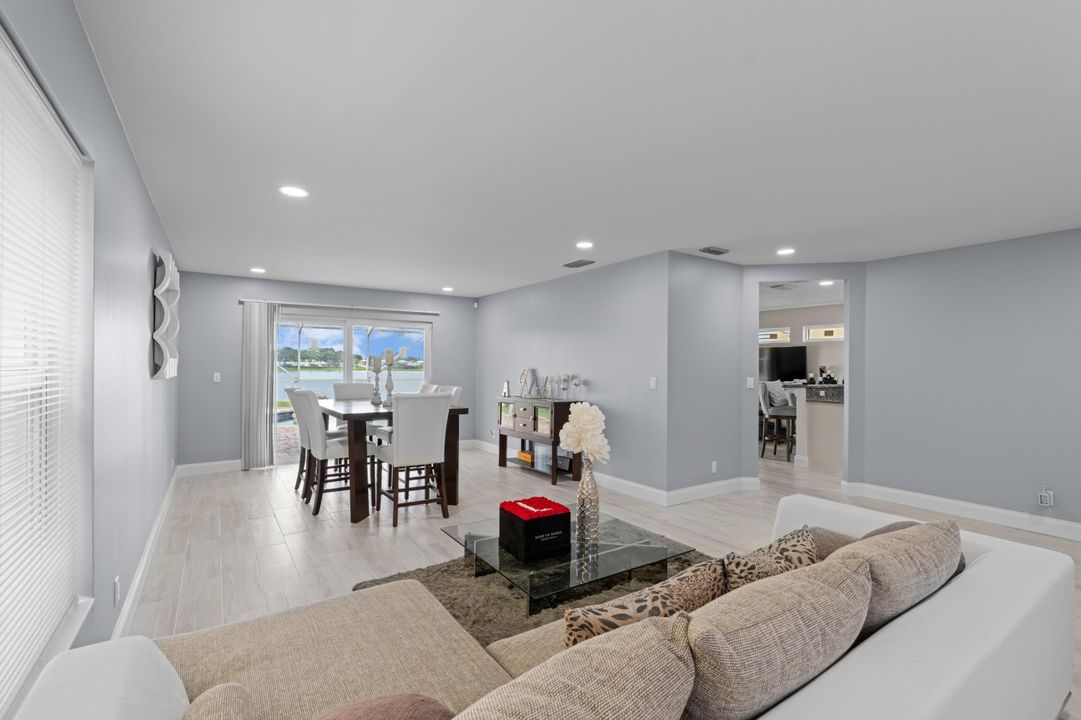 待售: $720,000 (5 贝兹, 2 浴室, 2334 平方英尺)